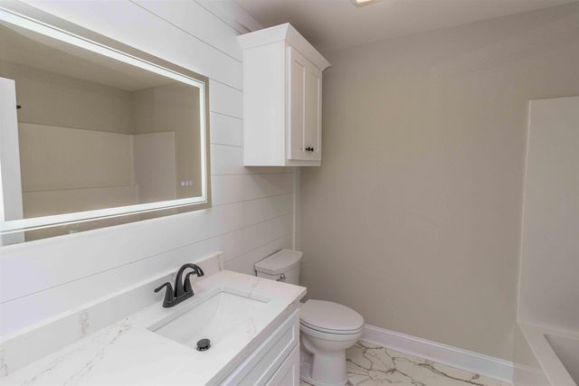 1130 TWIN VIEW CIR, Selmer, TN 38375