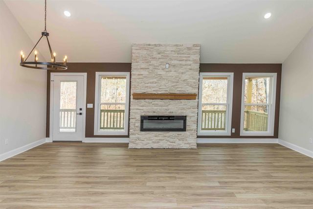 1130 TWIN VIEW CIR, Selmer, TN 38375