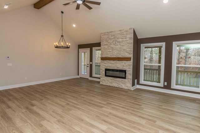 1130 TWIN VIEW CIR, Selmer, TN 38375