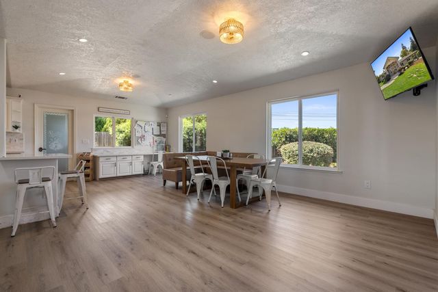 8300 Jantzen Rd, Modesto, CA 95357