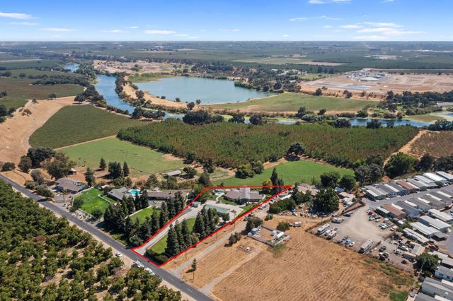 8300 Jantzen Rd, Modesto, CA 95357
