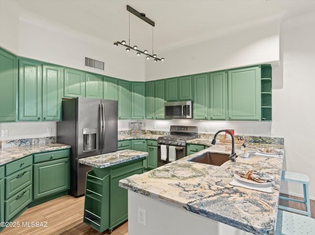 9731 E Kleindale Road, Tucson, AZ 85749