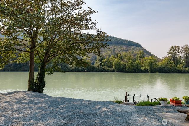 23704 Cove Road, Sedro Woolley, WA 98284