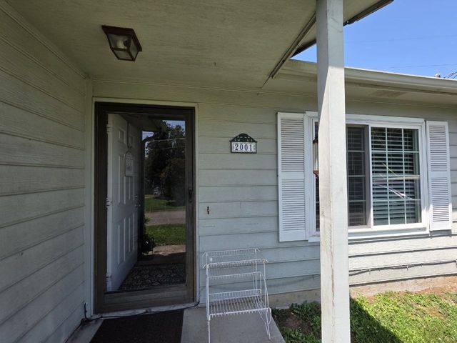 2001 Hyde Park Ln, Knoxville, TN 37921