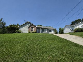 2001 Hyde Park Ln, Knoxville, TN 37921