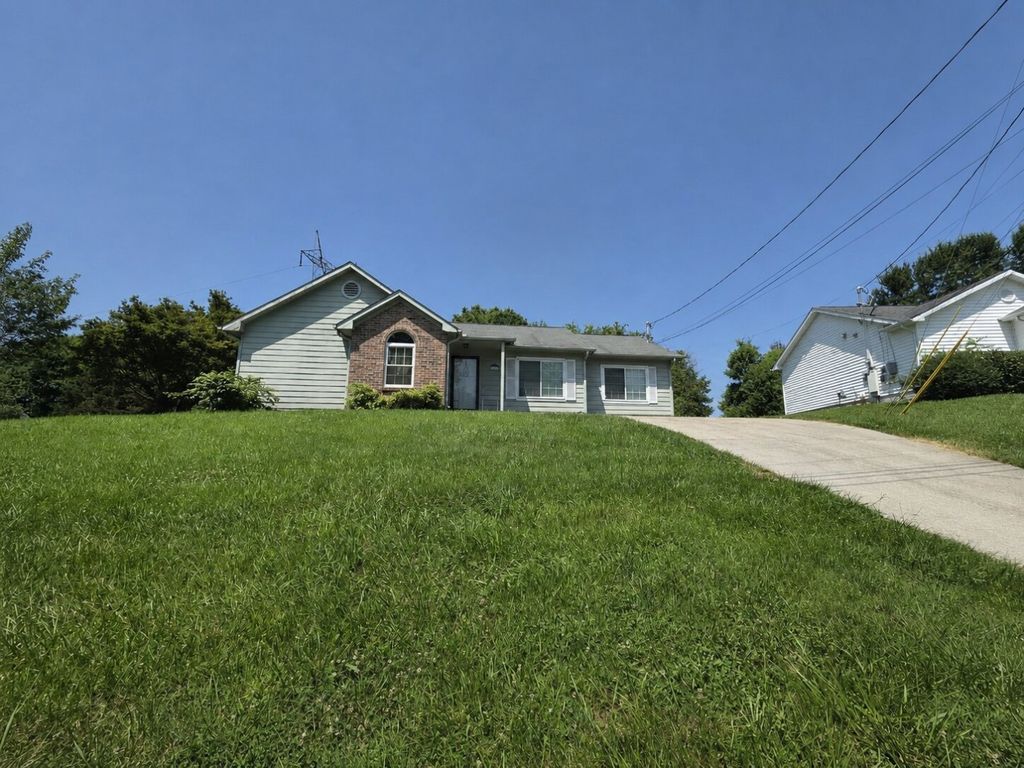 2001 Hyde Park Ln, Knoxville, TN 37921