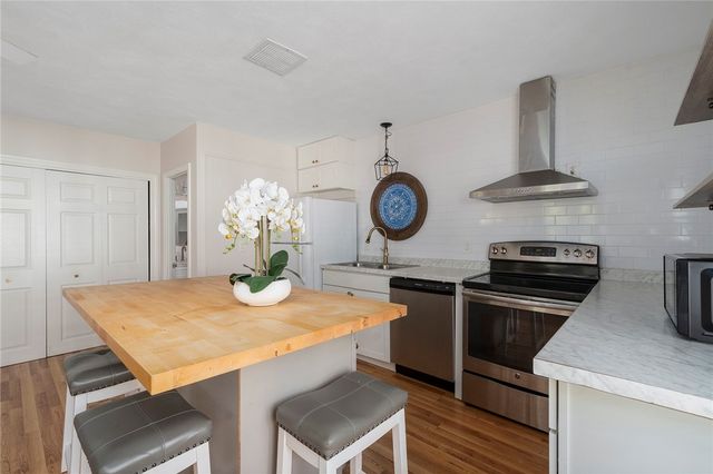 56 Fort Avenue, Cranston, RI 02905