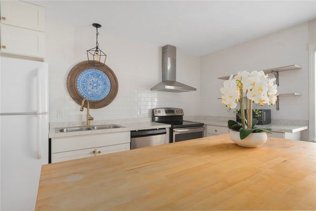 56 Fort Avenue, Cranston, RI 02905