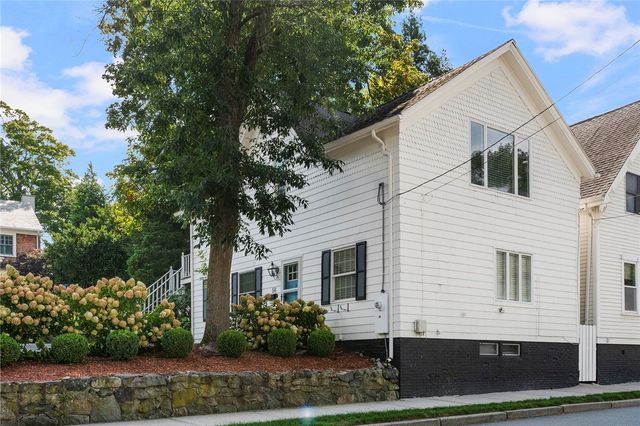 56 Fort Avenue, Cranston, RI 02905