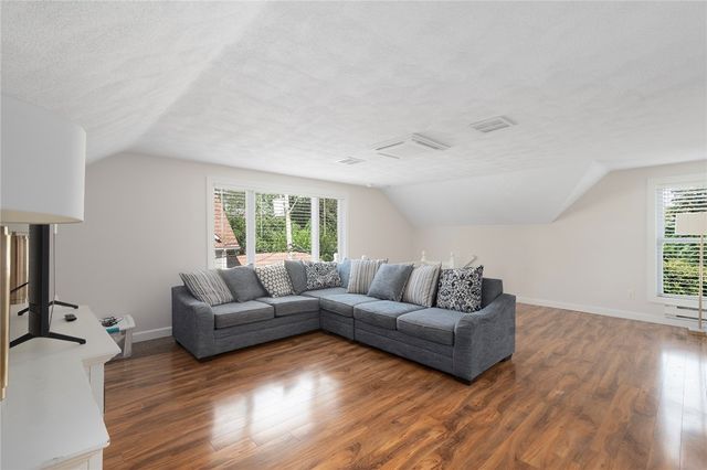 56 Fort Avenue, Cranston, RI 02905