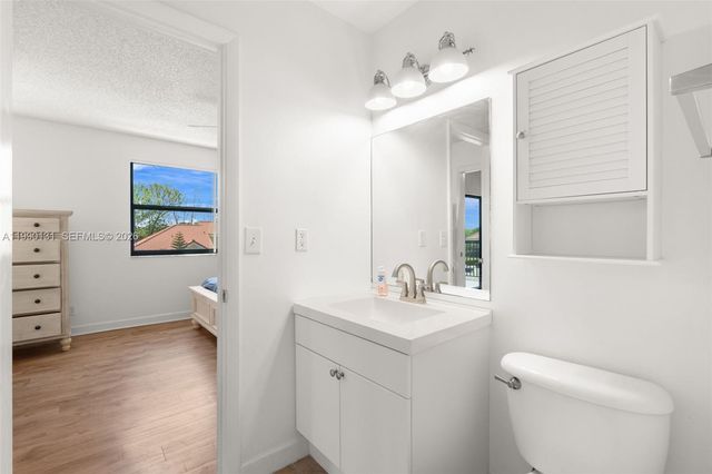 5761 Riverside Dr 304B4, Coral Springs, FL 33067