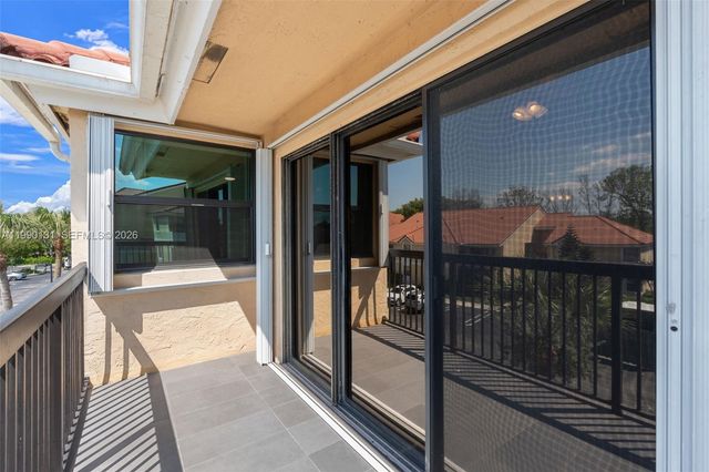 5761 Riverside Dr 304B4, Coral Springs, FL 33067