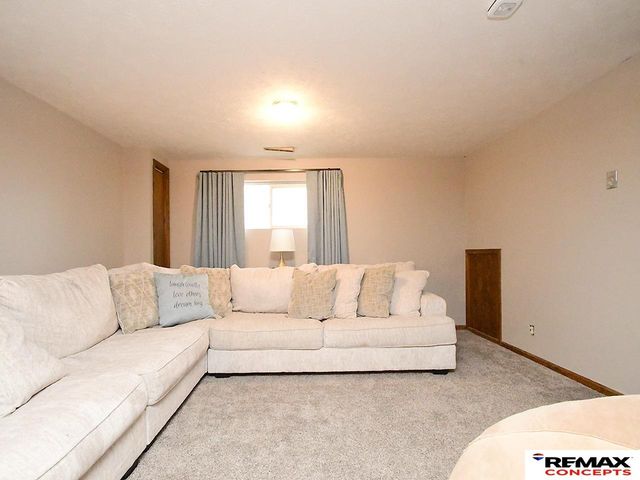 230 Sycamore Circle, Gretna, NE 68028