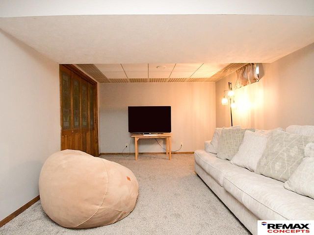 230 Sycamore Circle, Gretna, NE 68028