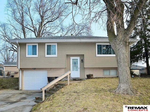 230 Sycamore Circle, Gretna, NE 68028