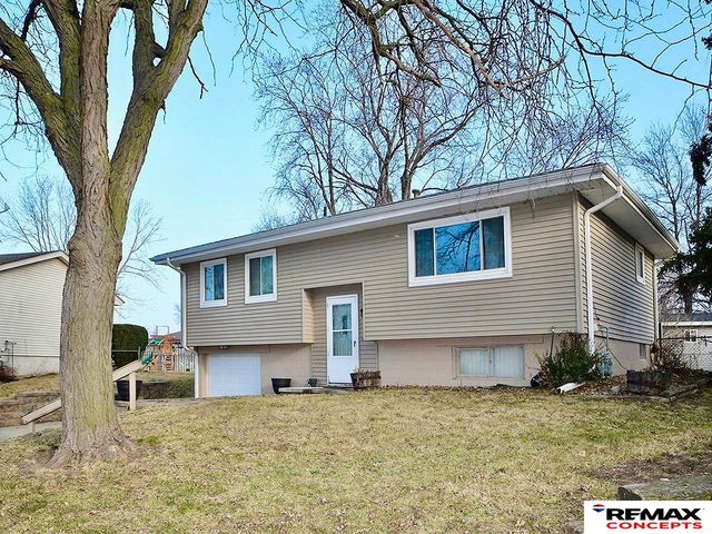 230 Sycamore Circle, Gretna, NE 68028