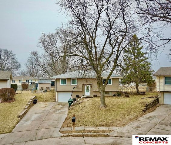 230 Sycamore Circle, Gretna, NE 68028