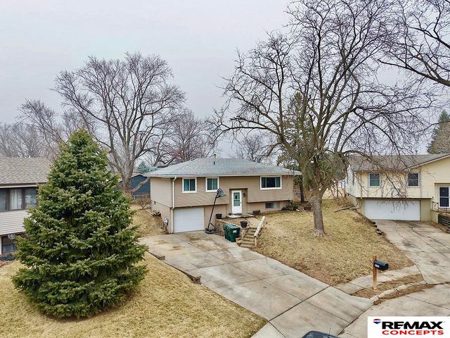 230 Sycamore Circle, Gretna, NE 68028