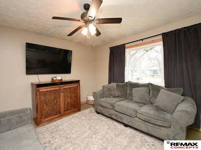 230 Sycamore Circle, Gretna, NE 68028