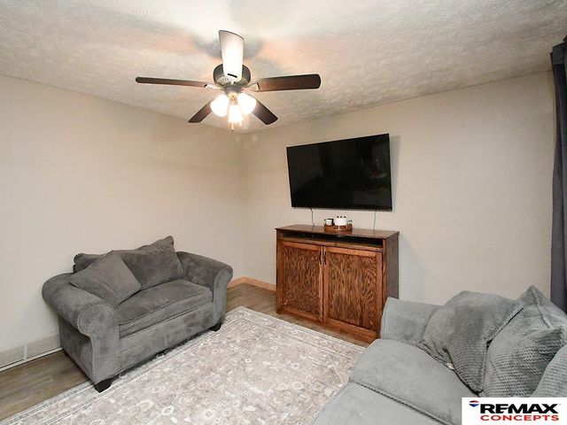 230 Sycamore Circle, Gretna, NE 68028