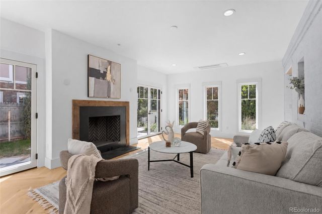 250 Ash Street, Denver, CO 80220