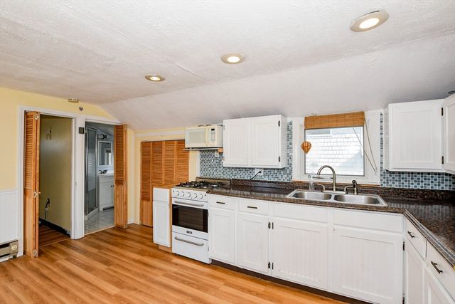 50 Maynard Ln 50D, Bourne, MA 02532