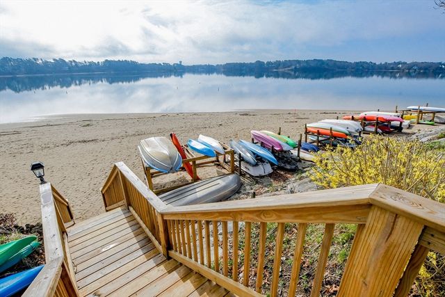 50 Maynard Ln 50D, Bourne, MA 02532