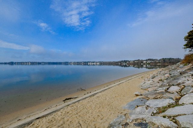 50 Maynard Ln 50D, Bourne, MA 02532