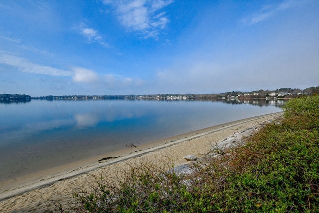 50 Maynard Ln 50D, Bourne, MA 02532