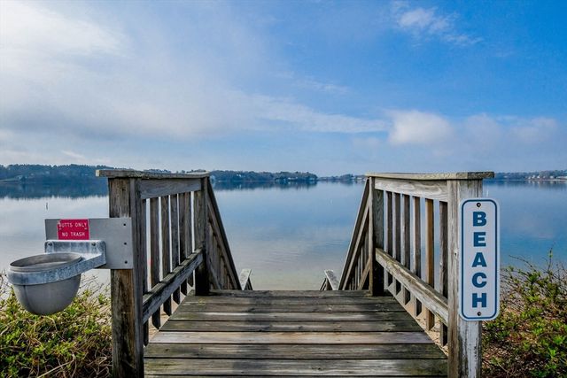 50 Maynard Ln 50D, Bourne, MA 02532