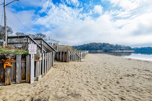 50 Maynard Ln 50D, Bourne, MA 02532