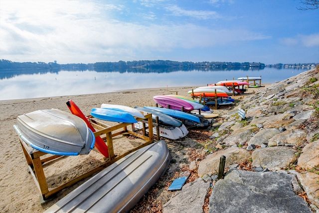 50 Maynard Ln 50D, Bourne, MA 02532