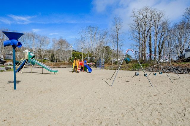 50 Maynard Ln 50D, Bourne, MA 02532