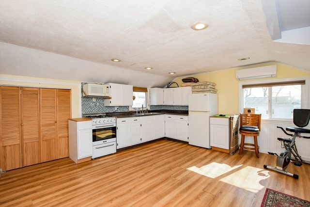 50 Maynard Ln 50D, Bourne, MA 02532