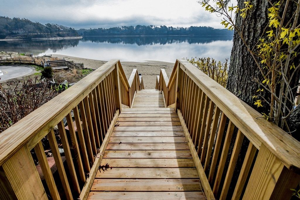 50 Maynard Ln 50D, Bourne, MA 02532