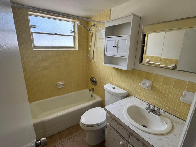 1555 TYLER Street 01, Hollywood, FL 33020