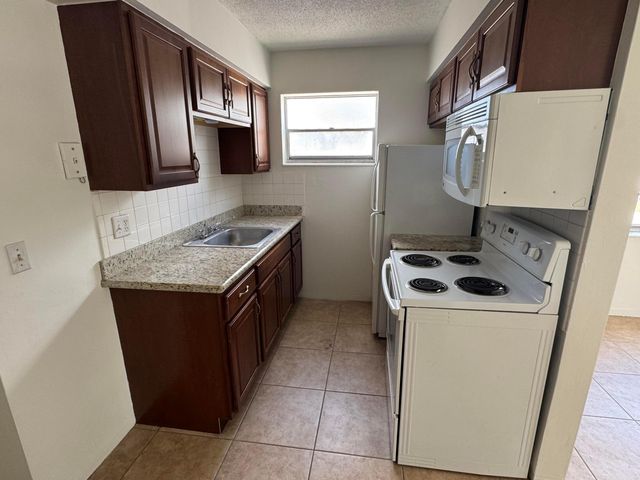 1555 TYLER Street 01, Hollywood, FL 33020