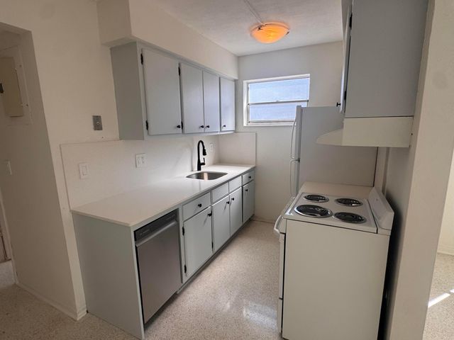 1555 TYLER Street 01, Hollywood, FL 33020