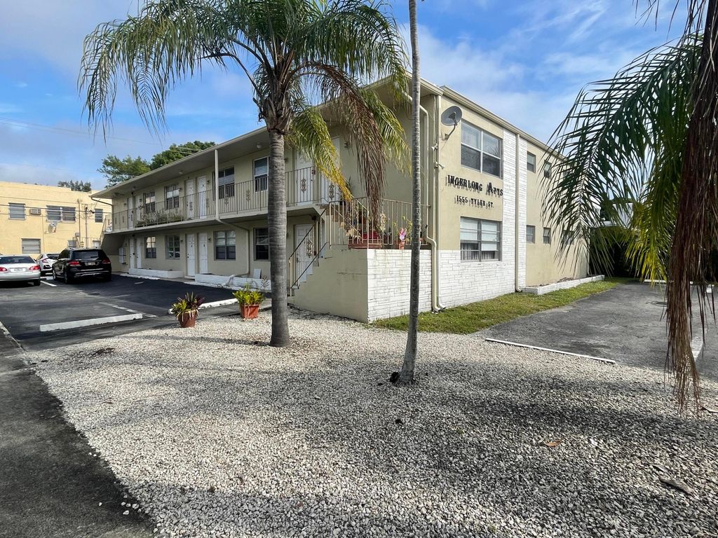 1555 TYLER Street 01, Hollywood, FL 33020