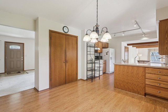 614 Madison DRIVE, Delavan, WI 53115