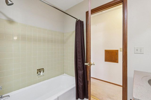 614 Madison DRIVE, Delavan, WI 53115