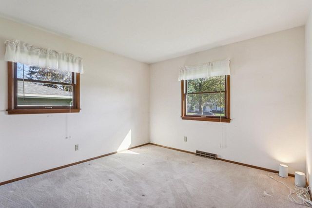 614 Madison DRIVE, Delavan, WI 53115