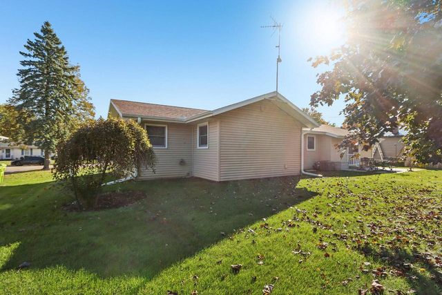 614 Madison DRIVE, Delavan, WI 53115