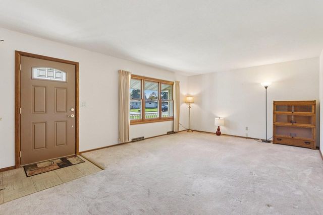 614 Madison DRIVE, Delavan, WI 53115