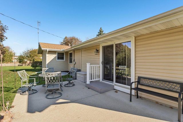 614 Madison DRIVE, Delavan, WI 53115