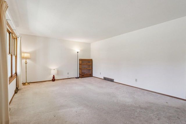 614 Madison DRIVE, Delavan, WI 53115