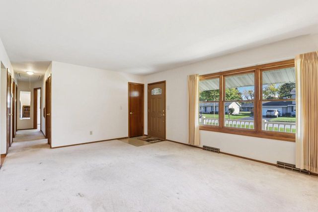 614 Madison DRIVE, Delavan, WI 53115