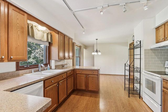 614 Madison DRIVE, Delavan, WI 53115