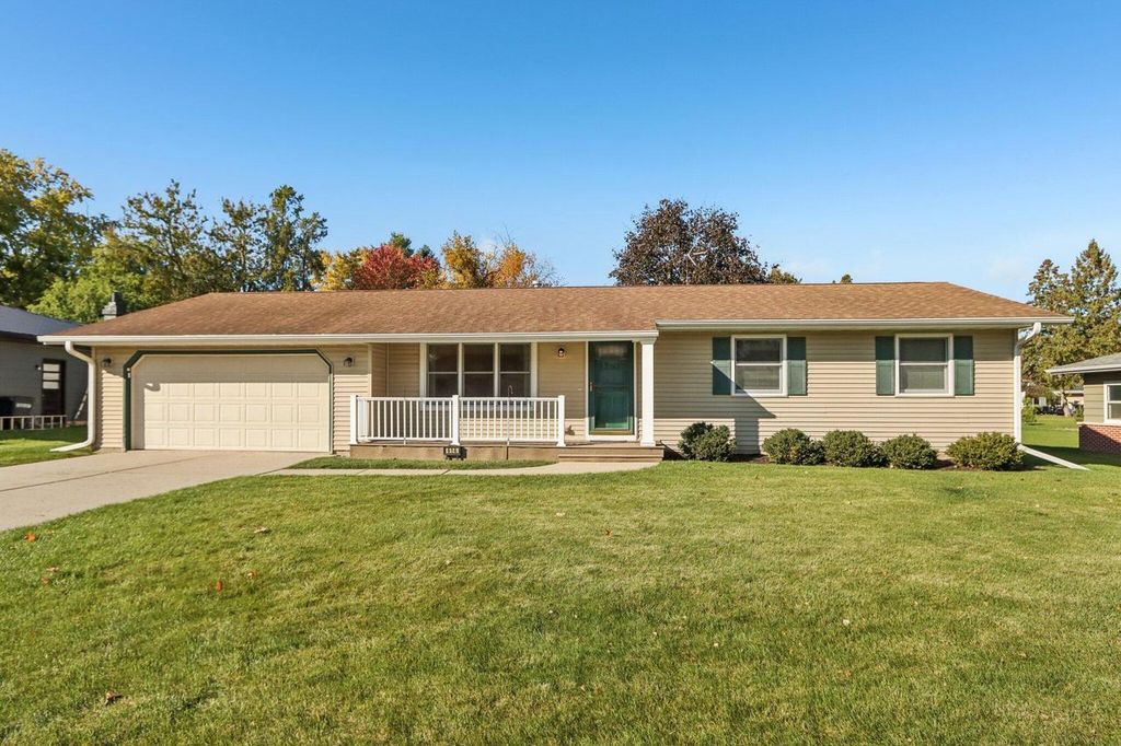 614 Madison DRIVE, Delavan, WI 53115