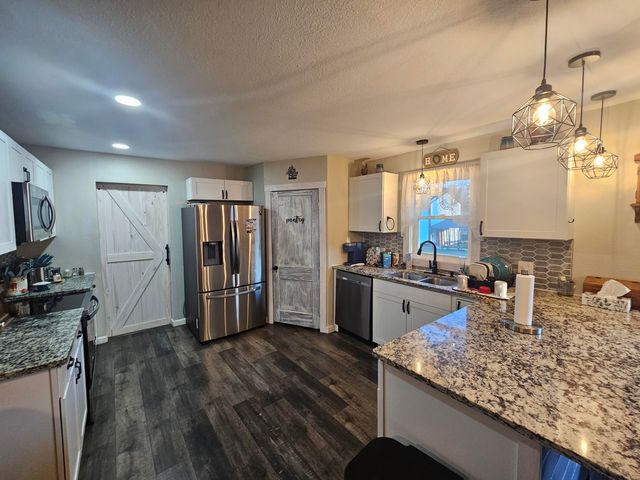 1705 Lakeview Drive, Ava, MO 65608